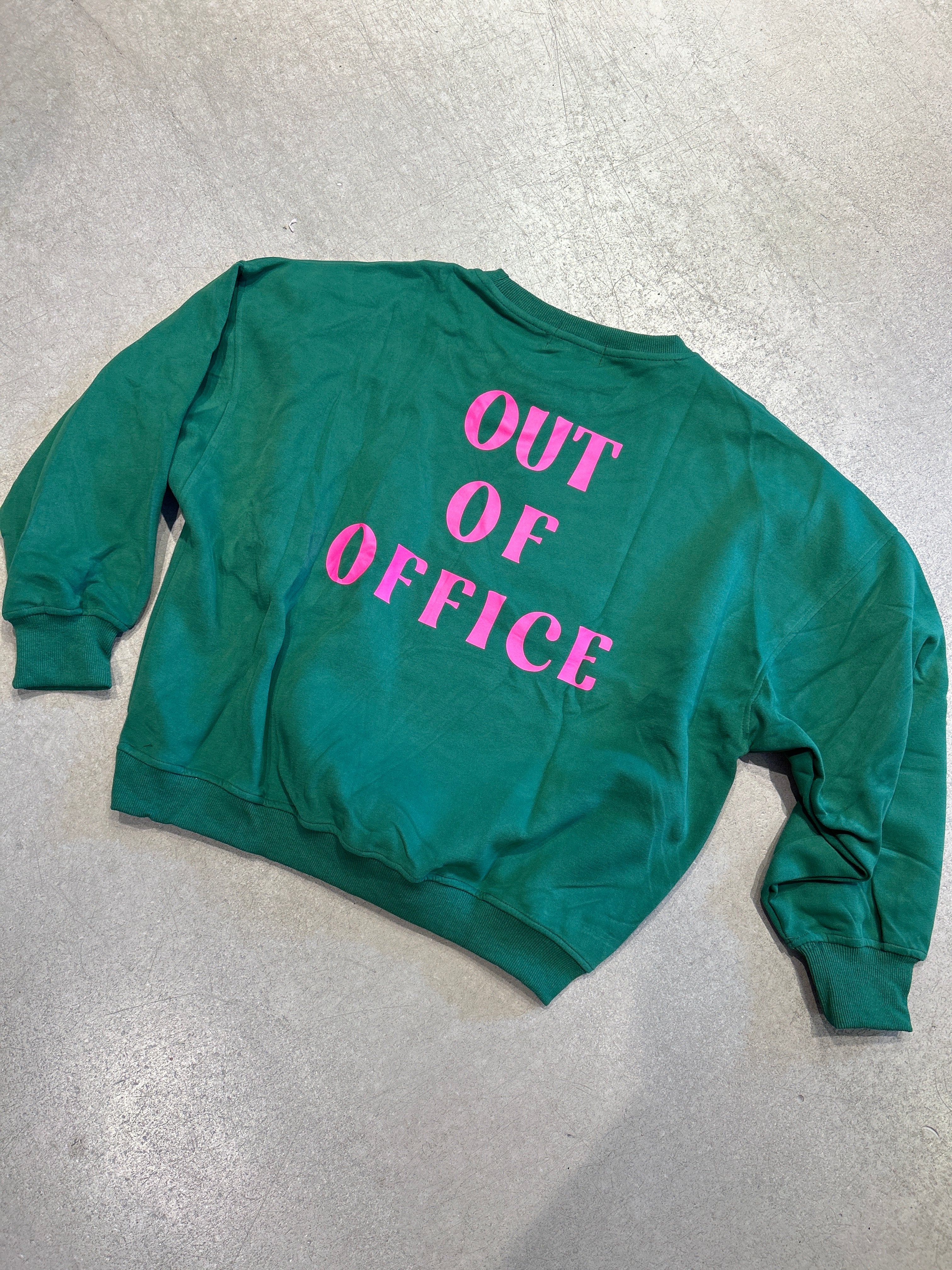 Pullover out of Office