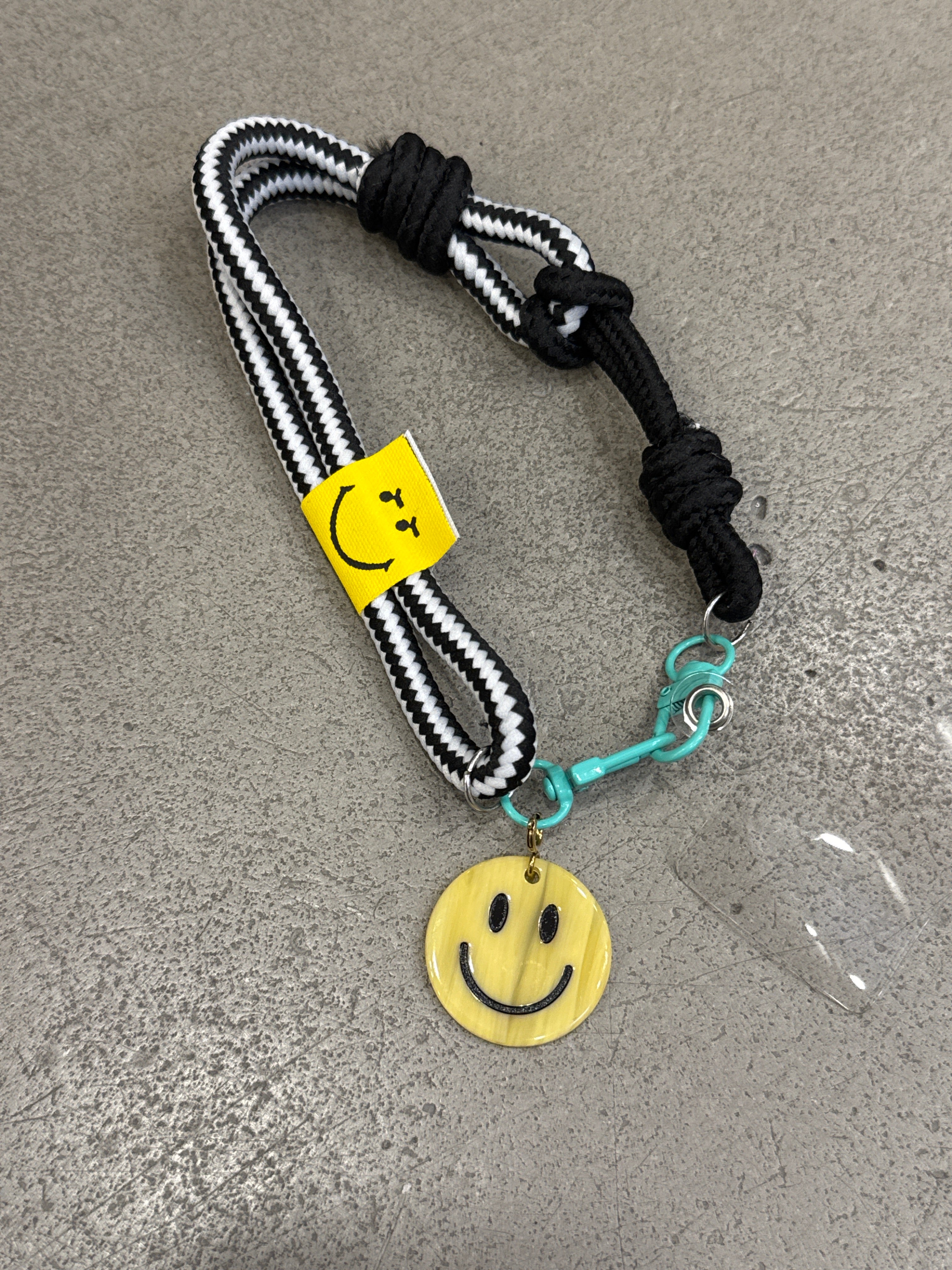 Handykette Smiley Knoten